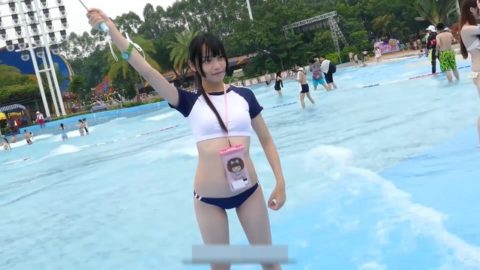 【日本より自由】中国で開催された一般プールでのレイヤー撮影会。エロすぎて草ｗｗｗｗｗｗ・22枚目