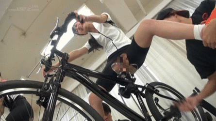 【エロ画像】”ディルド”付いてる自転車に乗った女…こぐ度に上下するのヤバイｗｗｗｗ・4枚目