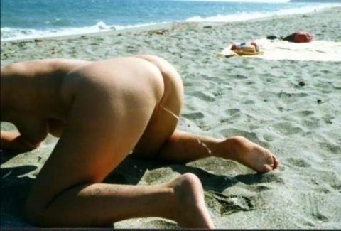 ヌーディストビーチ行きたいヤツこれ見てみろ。マーキングしまくりで草ｗｗｗｗｗｗ（エロ画像）・3枚目