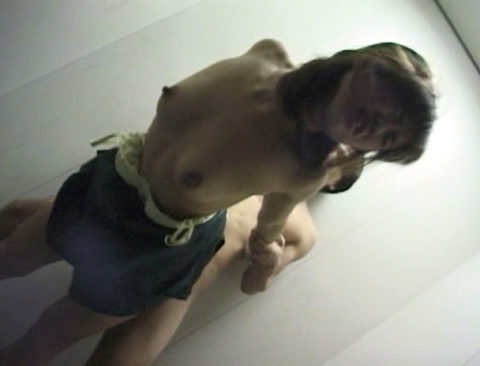【エロ画像】エレベーターで我慢できなくなった男の行動。。ガチ犯罪ｗｗｗｗ・15枚目