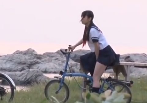 【エロ画像】自転車のサドルで腰をクネクネしてる女の子たちｗｗｗｗｗｗ・11枚目