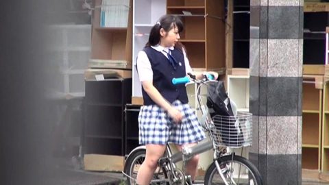 【エロ画像】自転車のサドルで腰をクネクネしてる女の子たちｗｗｗｗｗｗ・9枚目