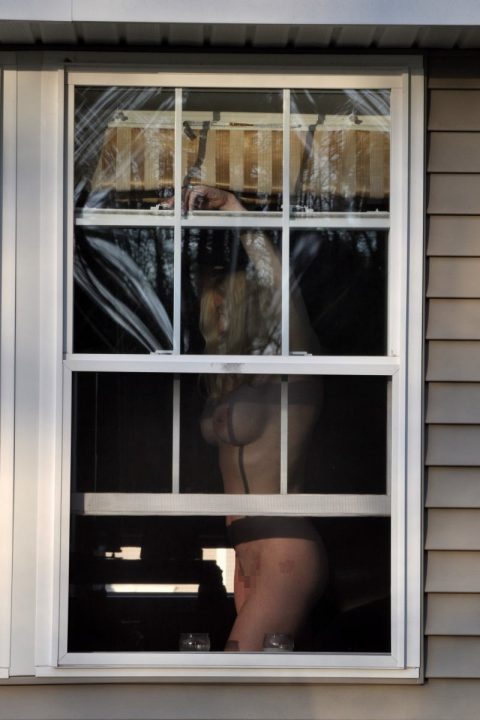 【オナニー盗撮】民家の窓際で”オナニー”してる女を撮ったエロ画像集(227枚)・155枚目