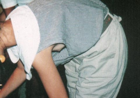 横乳おっぱいという男の視線を釘付けにする女子の確信的犯行ｗｗｗｗｗｗ（エロ画像）・12枚目