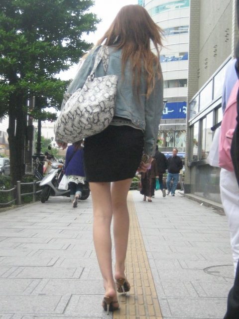 【韓国美脚エロ】お隣韓国の街撮り、顔は整形でも足の美しさはガチな模様ｗｗｗｗｗｗｗ・12枚目