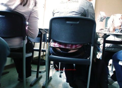 【画像】前の席の女のケツがエロ過ぎて授業に集中できない・・・（27枚）・23枚目