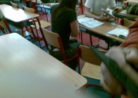 【画像】前の席の女のケツがエロ過ぎて授業に集中できない・・・（27枚）・10枚目