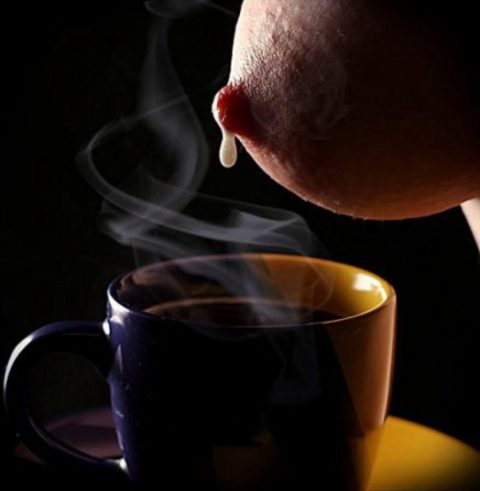 【GIFあり】コーヒーに母乳・・・誰得やねん・・・（画像21枚）・1枚目