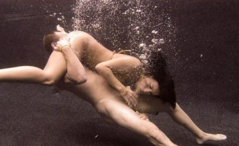 爆乳まんさん、水中でセックスすると おっぱい がこうなる。ロケットすぎやろｗｗｗｗｗｗｗ(画像あり)・8枚目
