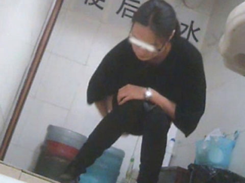 【盗撮】中国の「女子トイレ」が盗撮の宝庫だと話題に。。これはヒドイ・33枚目