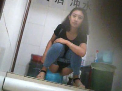 【盗撮】中国の「女子トイレ」が盗撮の宝庫だと話題に。。これはヒドイ・9枚目