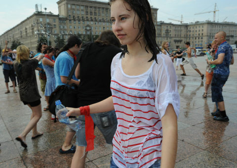 ロシアで女子の乳首が見放題の祭りがあるって知ってる？考えたヤツ神やわｗｗｗｗｗ（エロ画像）・21枚目