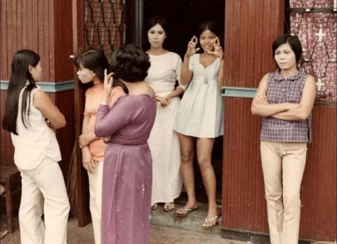 ベトナムの売春婦。。軍御用達らしいけど明らかに若すぎる・・・（エロ画像）・23枚目