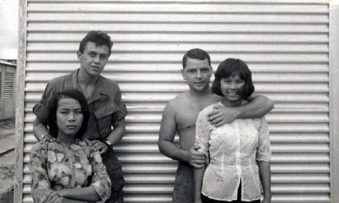 ベトナムの売春婦。。軍御用達らしいけど明らかに若すぎる・・・（エロ画像）・29枚目