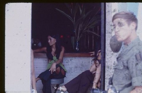 ベトナムの売春婦。。軍御用達らしいけど明らかに若すぎる・・・（エロ画像）・35枚目