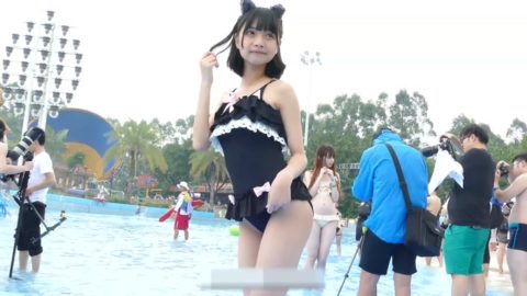 【コスプレ】中国で開催された一般プールでの撮影会。エロすぎて草ｗｗｗｗｗｗ・6枚目