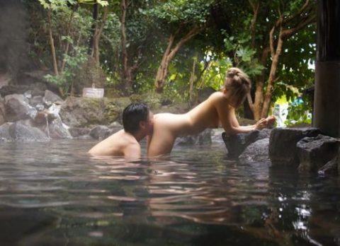 【エロ画像】貸し切りの露天風呂でカップルが行う行動ｗｗｗｗｗｗ・28枚目