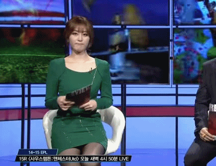 韓国の女子アナさん、ミニスカでパンツがモロ見えのまま放送されるｗｗｗｗ（GIFあり）・4枚目