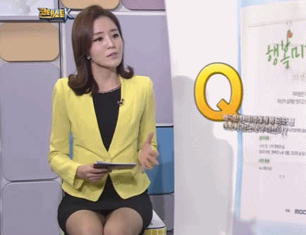 韓国の女子アナさん、ミニスカでパンツがモロ見えのまま放送されるｗｗｗｗ（GIFあり）・5枚目