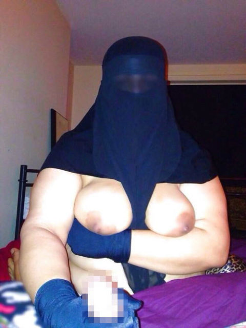 イスラム教徒の女さん、SNSに裸体をうｐ・・・これバレたらヤバいｗｗｗｗｗｗ（エロ画像）・14枚目