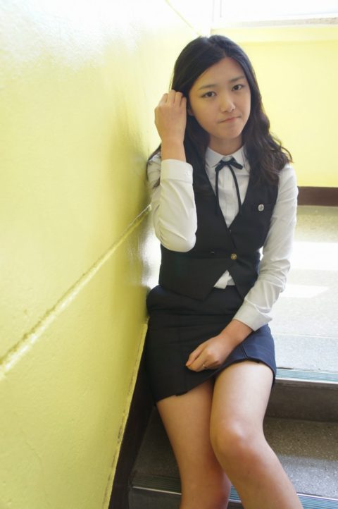 韓国の女子学生さん、ミニスカでお股を集中撮影されるｗｗｗｗｗｗ（22枚）・2枚目