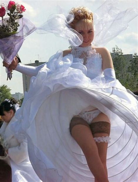 【エロ画像】ウエディングドレスの花嫁にありがちなハプニングｗｗｗｗｗｗ・11枚目