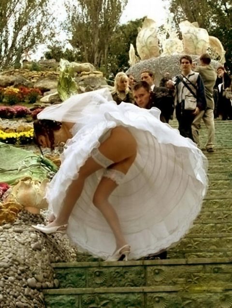 【エロ画像】ウエディングドレスの花嫁にありがちなハプニングｗｗｗｗｗｗ・12枚目