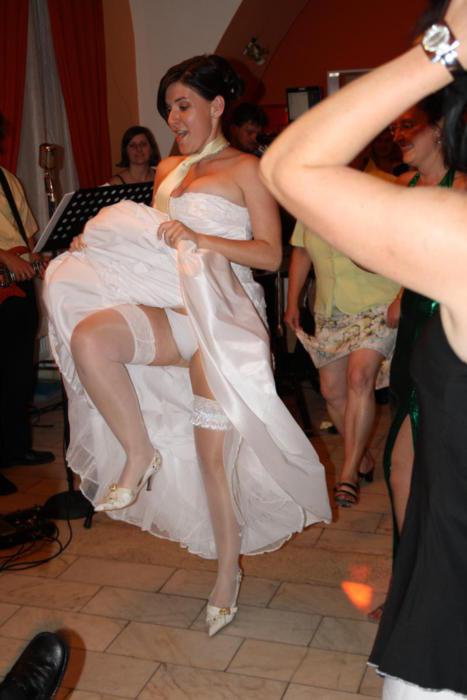 【エロ画像】ウエディングドレスの花嫁にありがちなハプニングｗｗｗｗｗｗ・20枚目