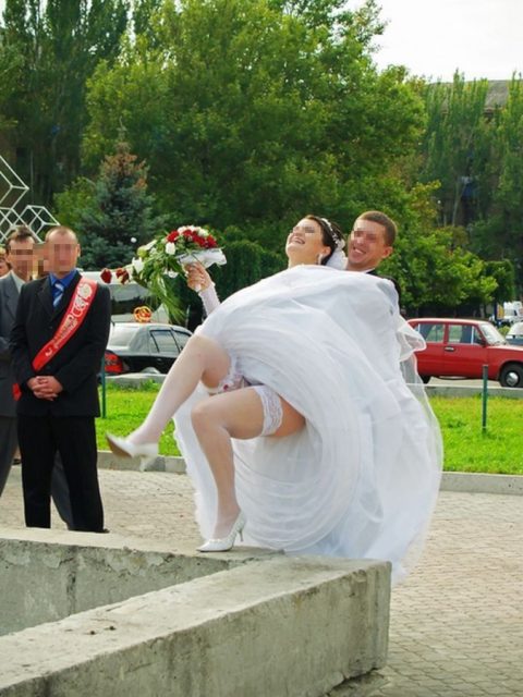 【エロ画像】ウエディングドレスの花嫁にありがちなハプニングｗｗｗｗｗｗ・21枚目