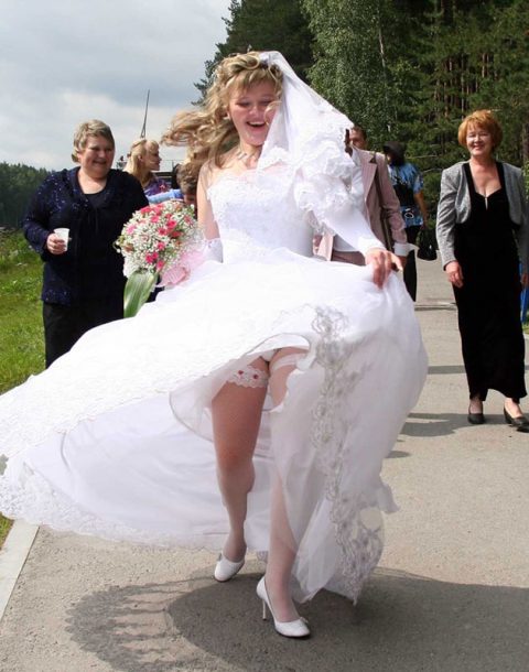 【エロ画像】ウエディングドレスの花嫁にありがちなハプニングｗｗｗｗｗｗ・24枚目