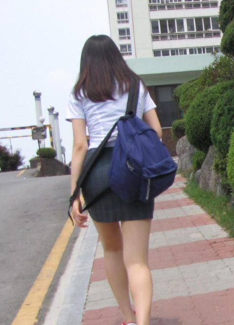 韓国の女子学生さん、ミニスカでお股を集中撮影されるｗｗｗｗｗｗ（22枚）・5枚目