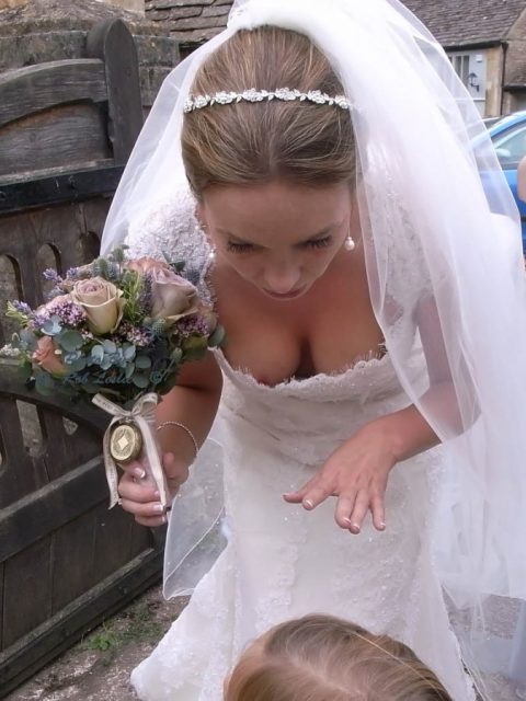 【エロ画像】ウエディングドレスの花嫁にありがちなハプニングｗｗｗｗｗｗ・6枚目