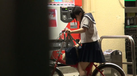 【エロ画像】自転車のサドルで腰をクネクネしてる女の子たちｗｗｗｗｗｗ・7枚目
